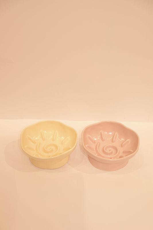 Swirl Design Feeder
